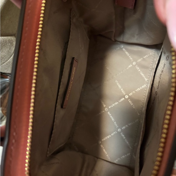 Small Michael Kors Avril Crossbody/Hand bag in Monogram Brown and Pink 💗 - Picture 4 of 4
